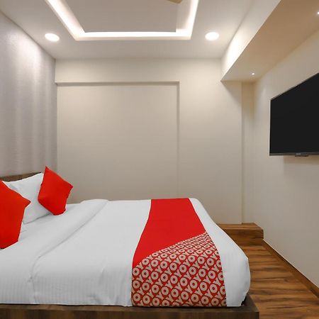 Oyo Hotel Shree Niwas Ahmedabad Eksteriør bilde