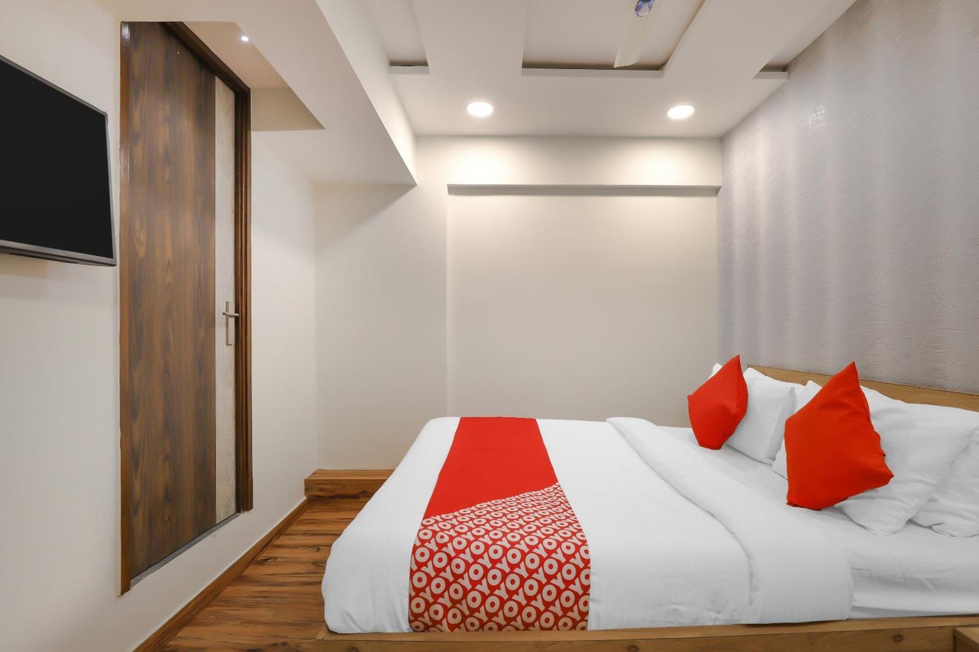 Oyo Hotel Shree Niwas Ahmedabad Eksteriør bilde