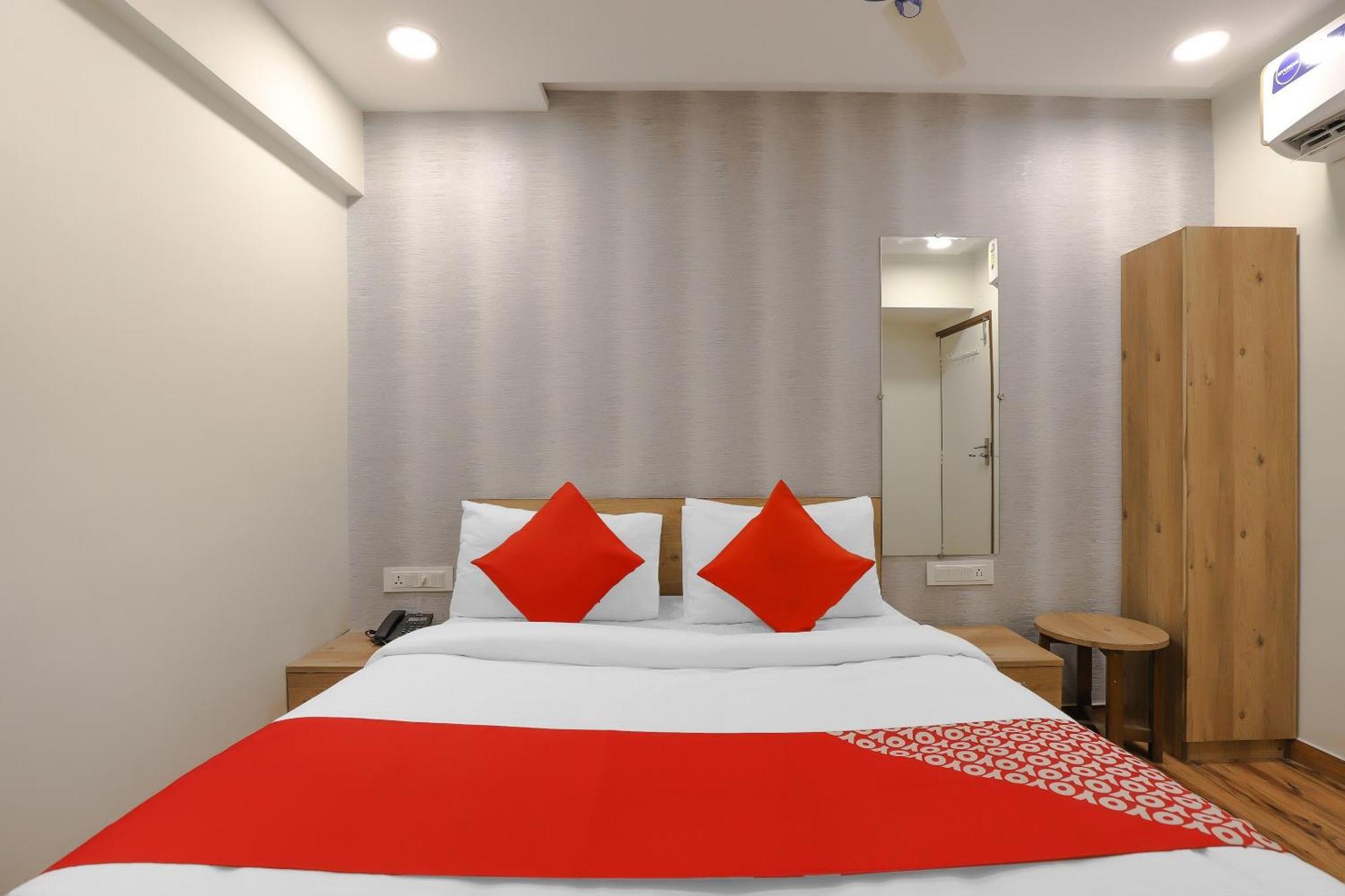 Oyo Hotel Shree Niwas Ahmedabad Eksteriør bilde
