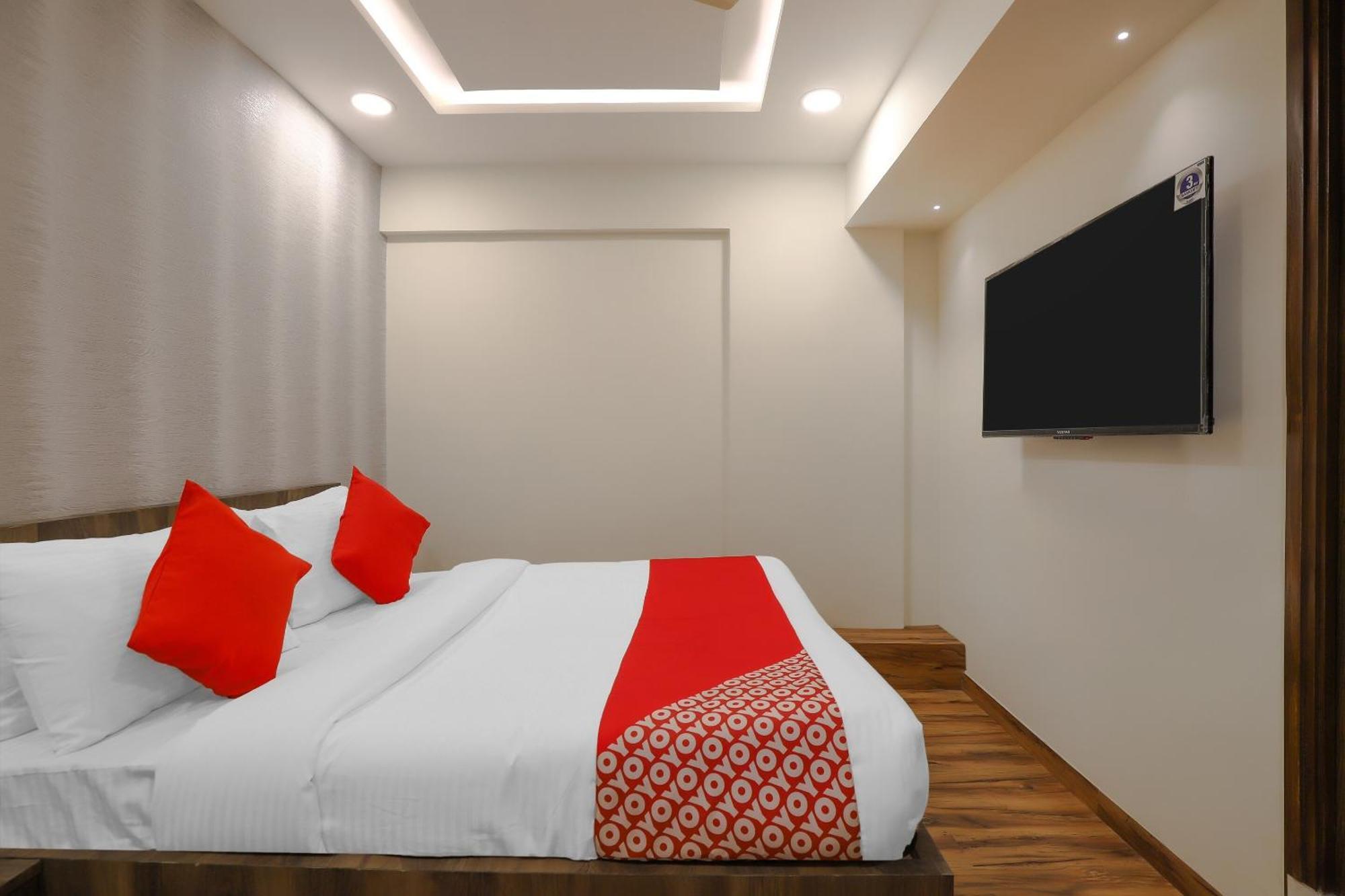 Oyo Hotel Shree Niwas Ahmedabad Eksteriør bilde