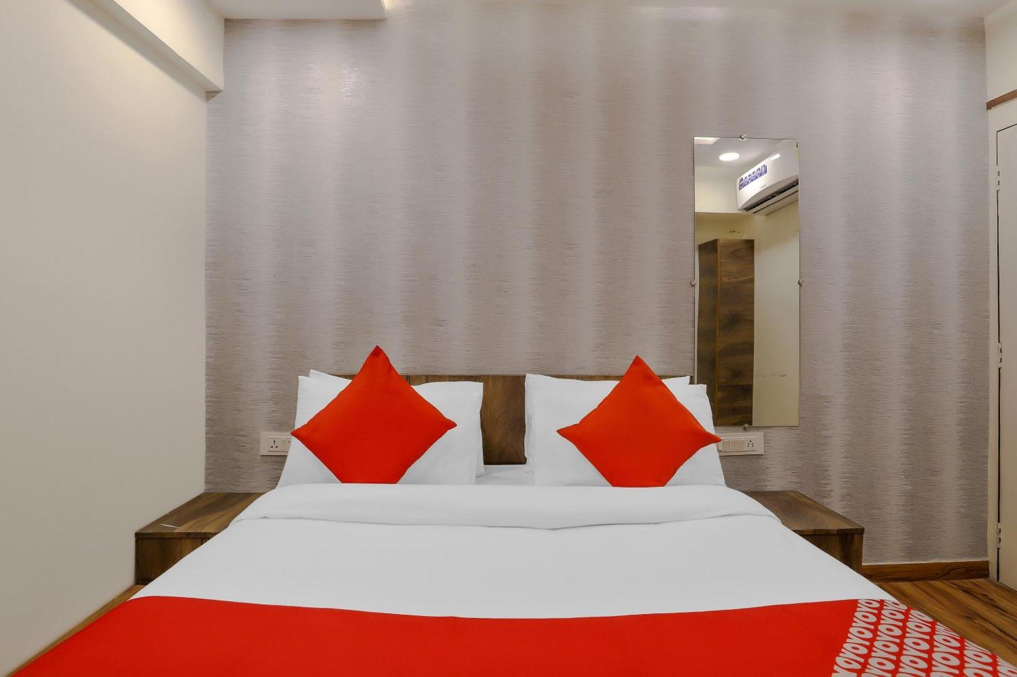 Oyo Hotel Shree Niwas Ahmedabad Eksteriør bilde