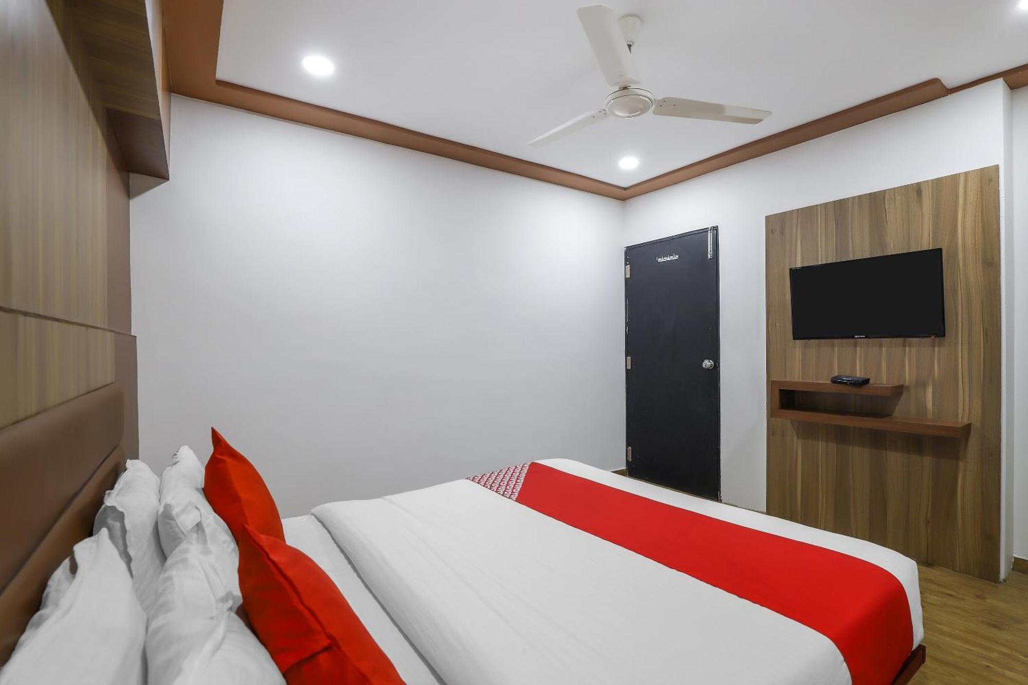Oyo Hotel Shree Niwas Ahmedabad Eksteriør bilde