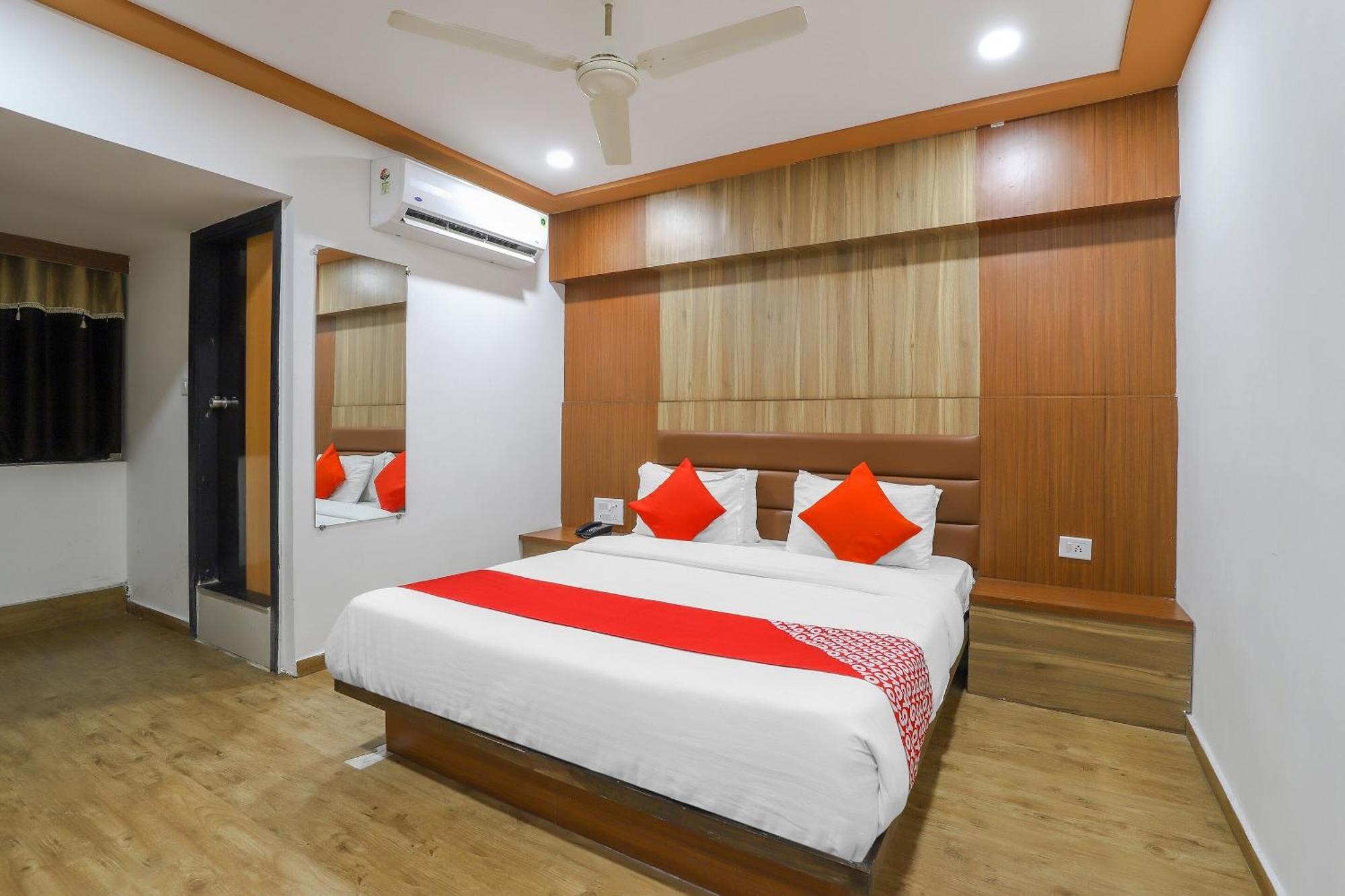 Oyo Hotel Shree Niwas Ahmedabad Eksteriør bilde