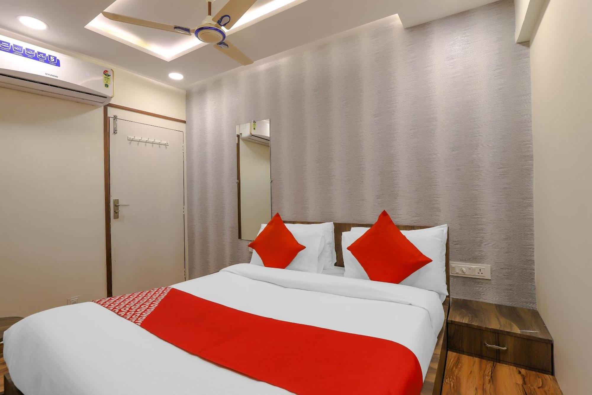 Oyo Hotel Shree Niwas Ahmedabad Eksteriør bilde