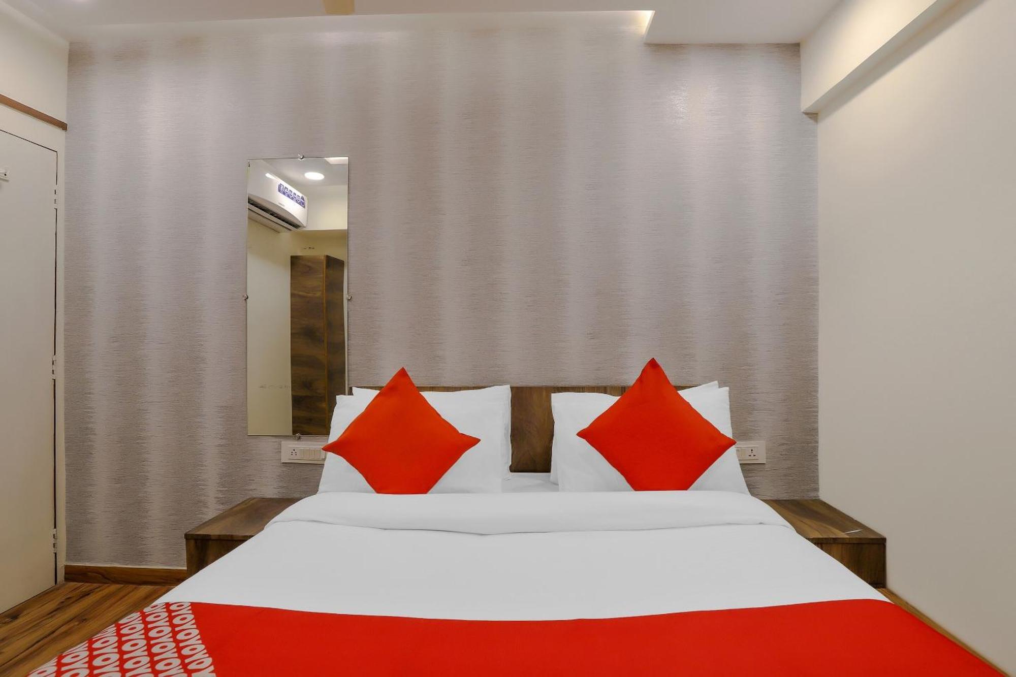 Oyo Hotel Shree Niwas Ahmedabad Eksteriør bilde
