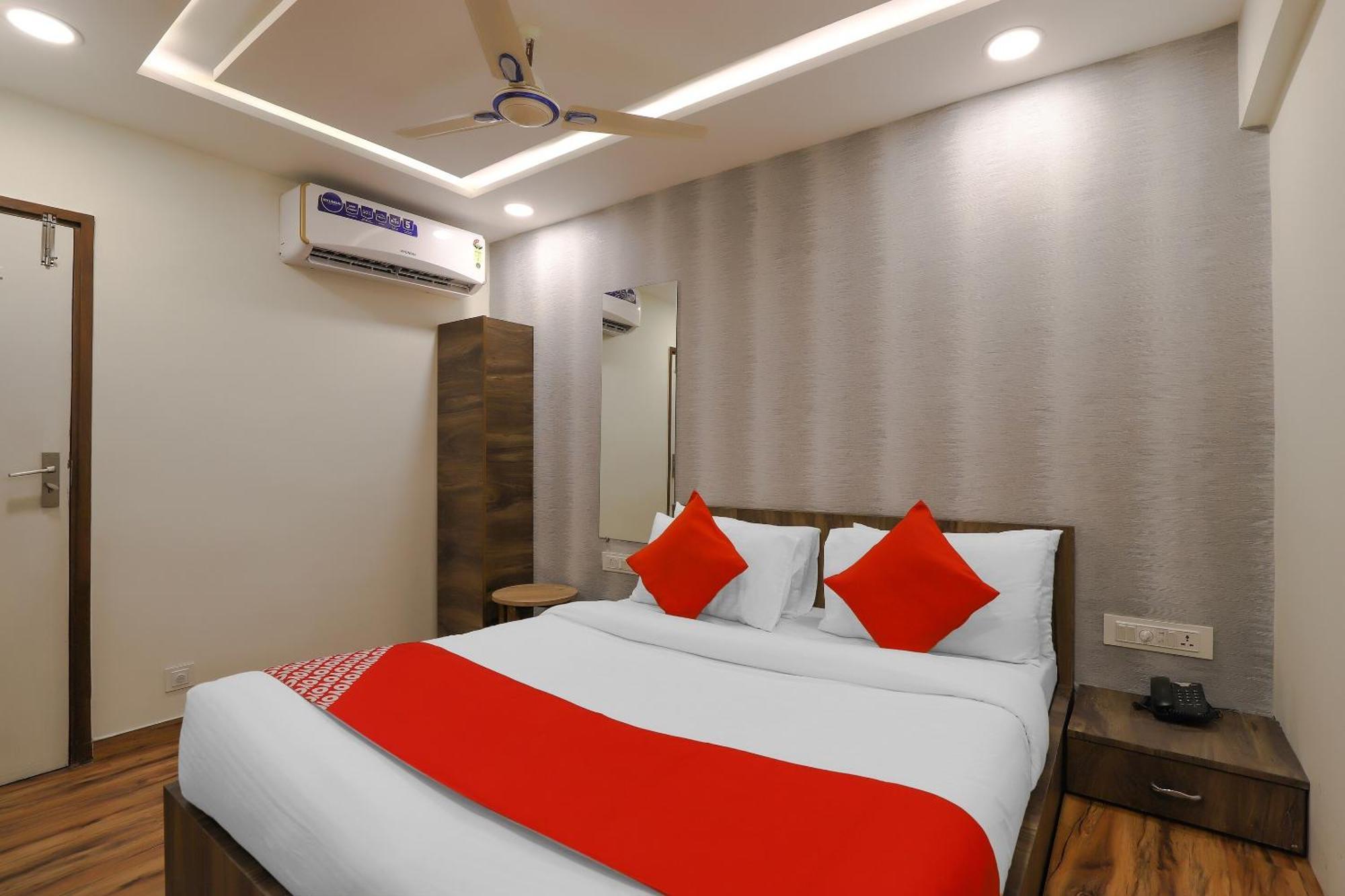 Oyo Hotel Shree Niwas Ahmedabad Eksteriør bilde