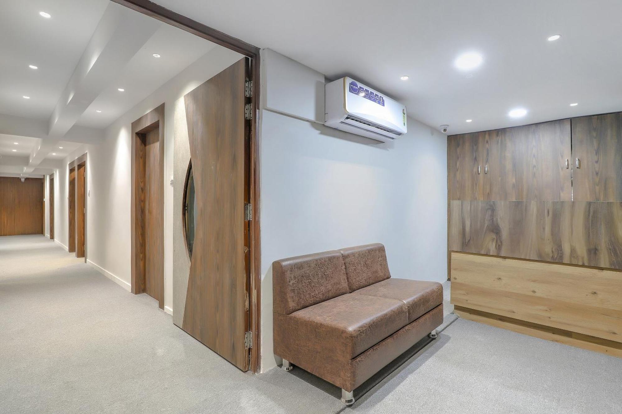 Oyo Hotel Shree Niwas Ahmedabad Eksteriør bilde