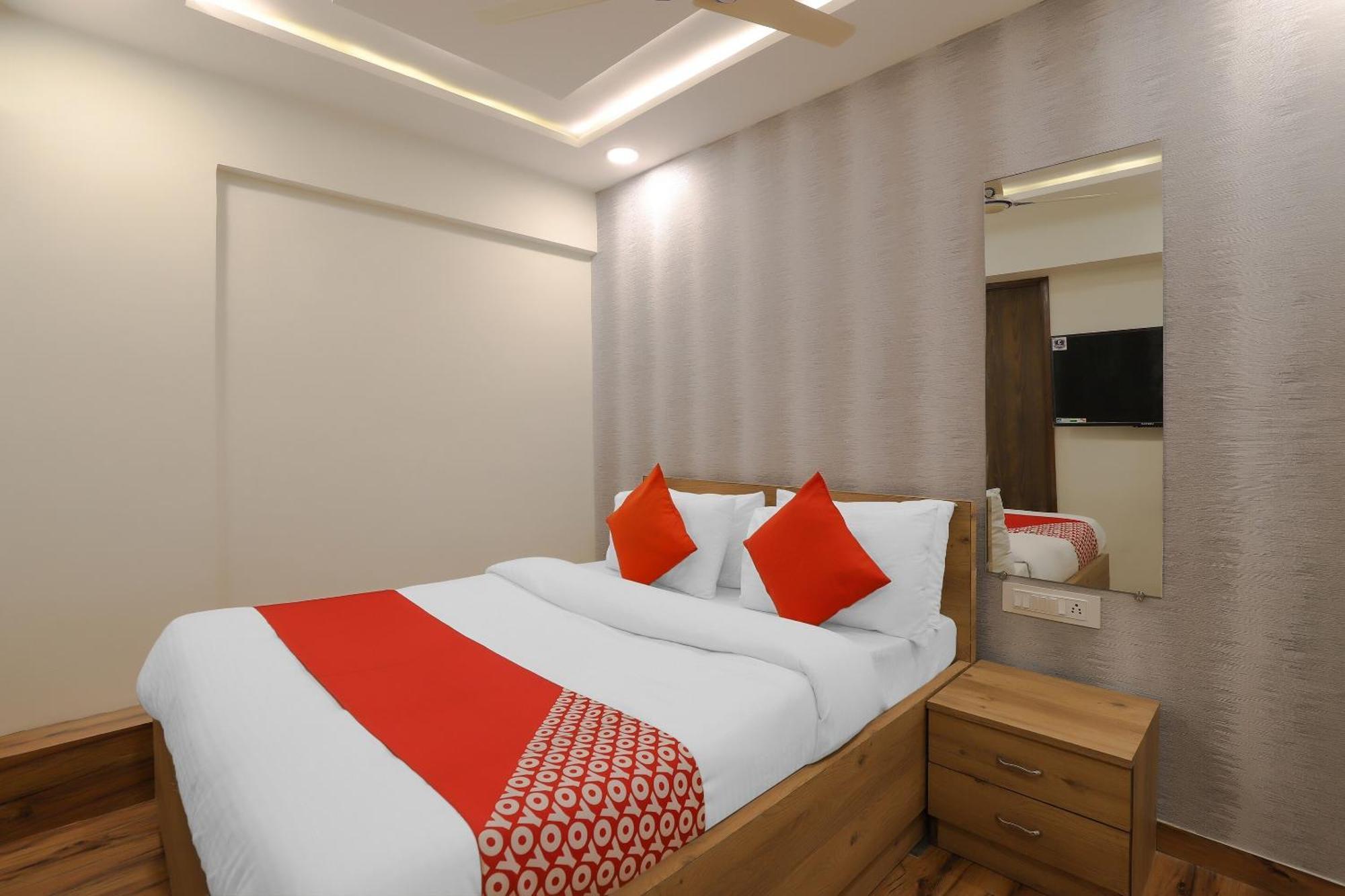Oyo Hotel Shree Niwas Ahmedabad Eksteriør bilde