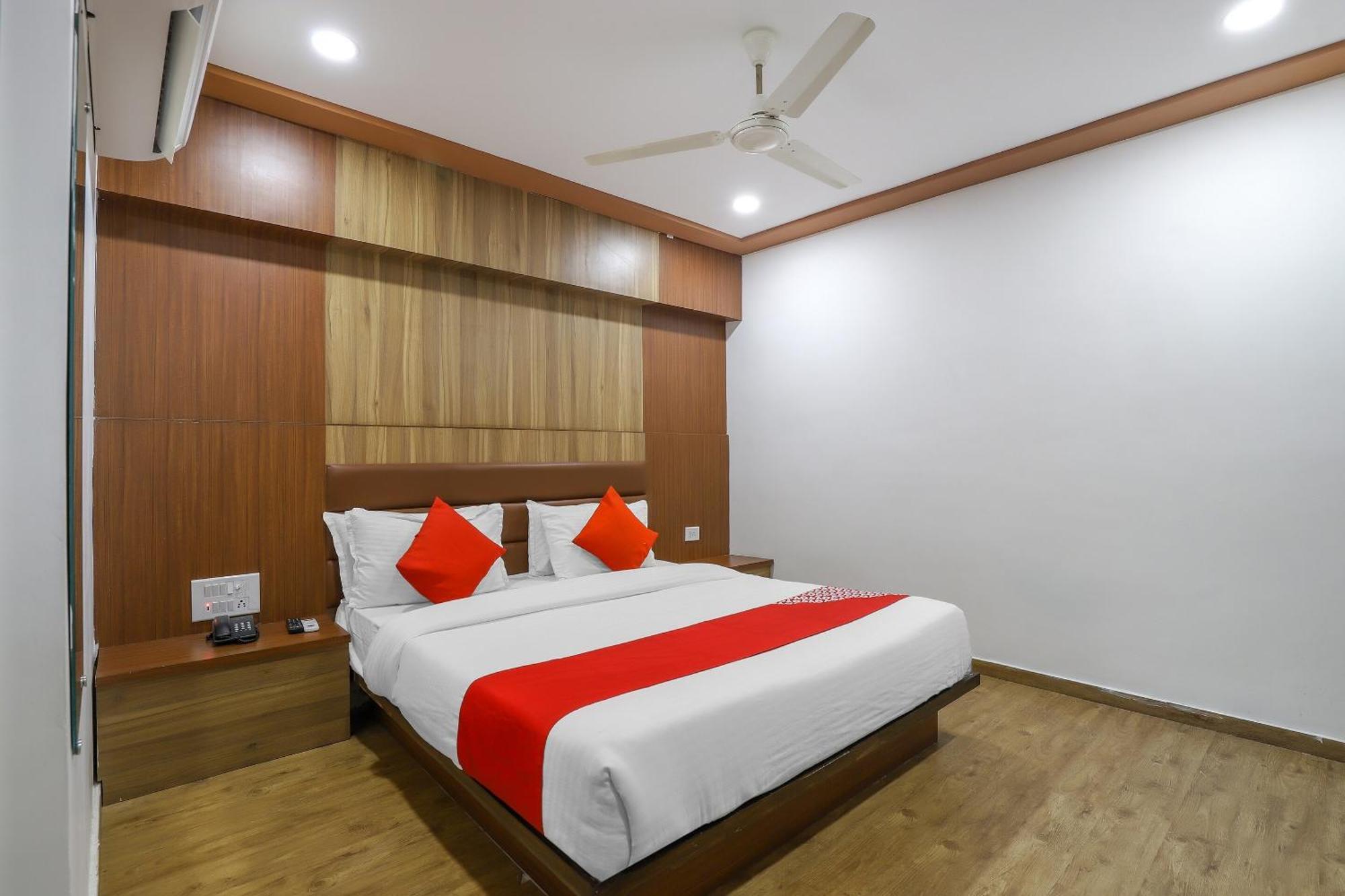 Oyo Hotel Shree Niwas Ahmedabad Eksteriør bilde