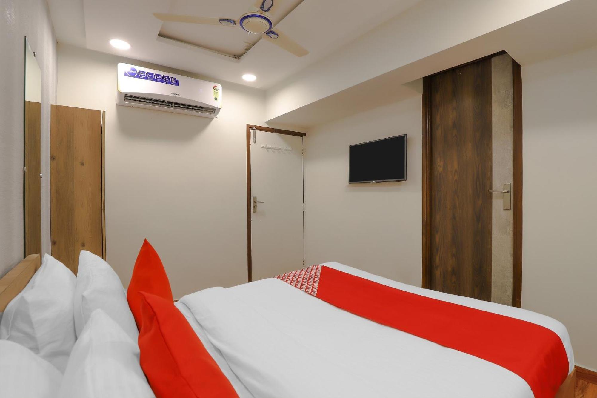 Oyo Hotel Shree Niwas Ahmedabad Eksteriør bilde