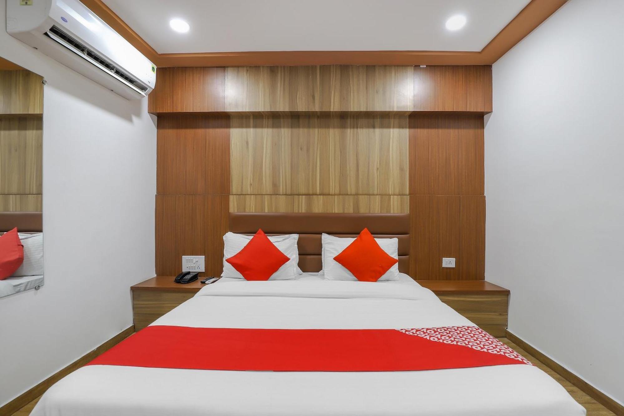 Oyo Hotel Shree Niwas Ahmedabad Eksteriør bilde