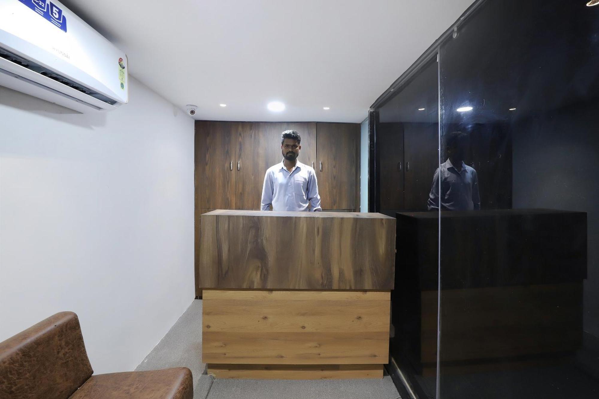 Oyo Hotel Shree Niwas Ahmedabad Eksteriør bilde