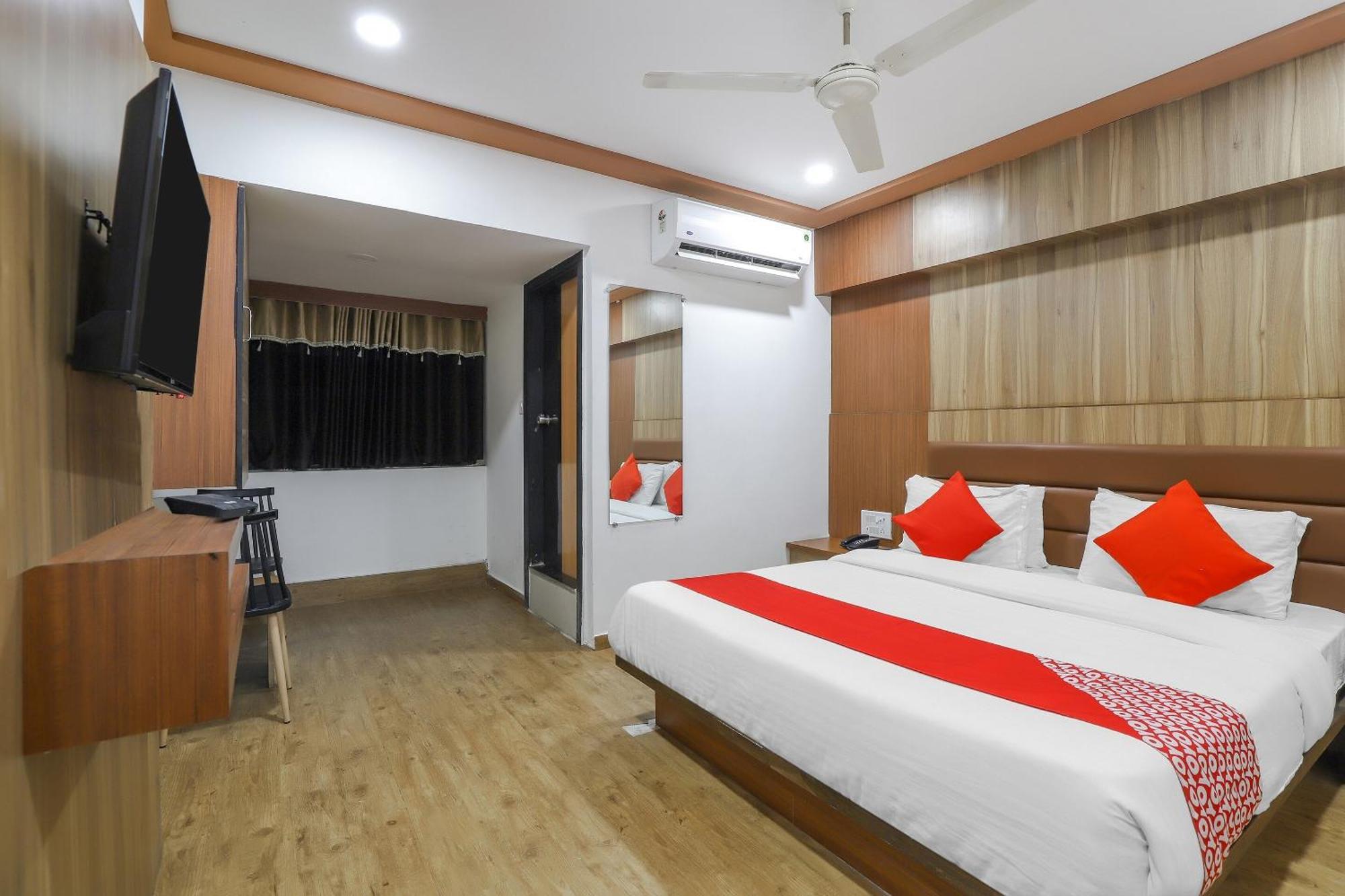 Oyo Hotel Shree Niwas Ahmedabad Eksteriør bilde